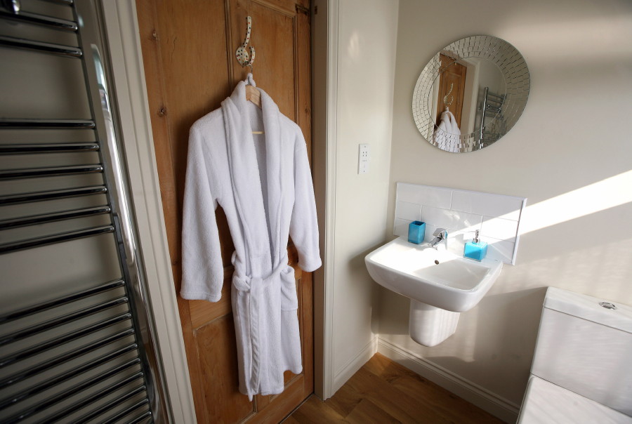 twin ensuite sink
